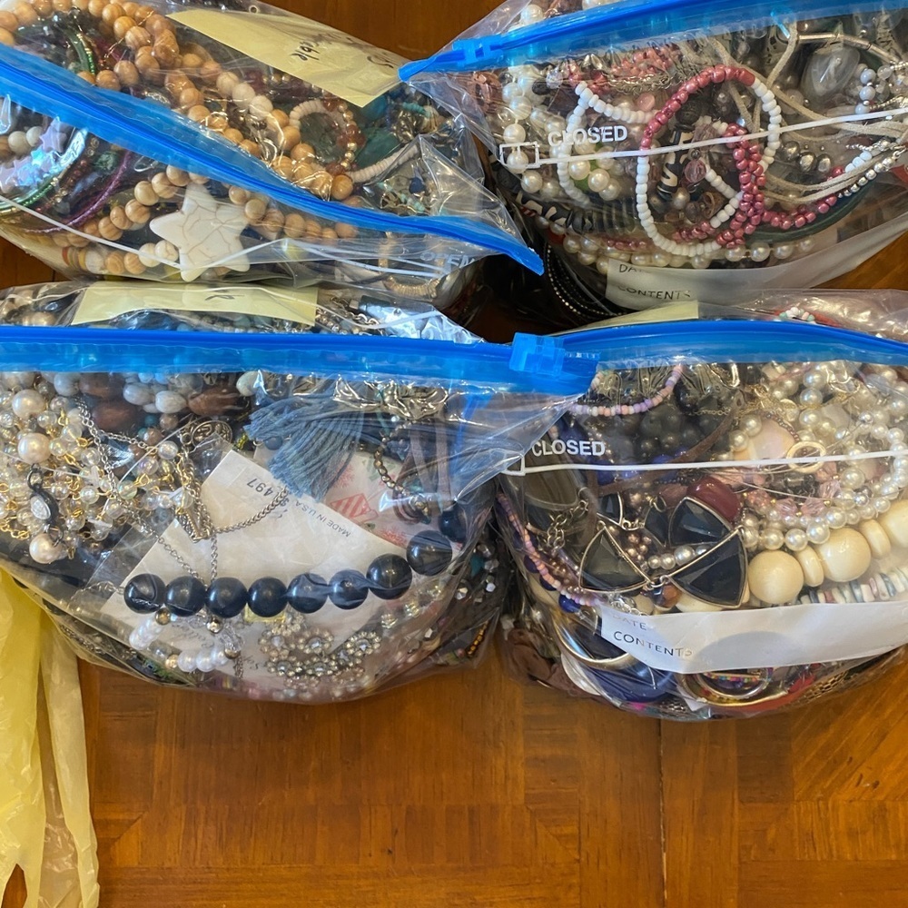 5 LB ESTATE Mystery Bulk Lot ANTIQUE VTG MODERN JEWELRY Reseller Lot - Picture 10 of 13